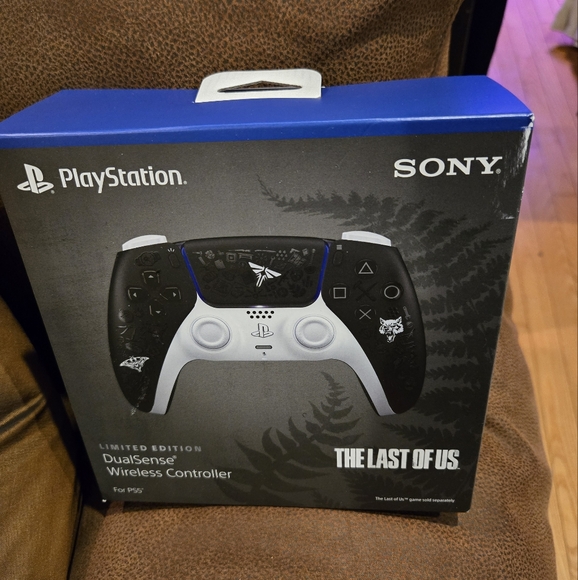 Pellicola In Vinile Effetto Carbonio Per Controller PS5 – Antigraffio E Antipolvere